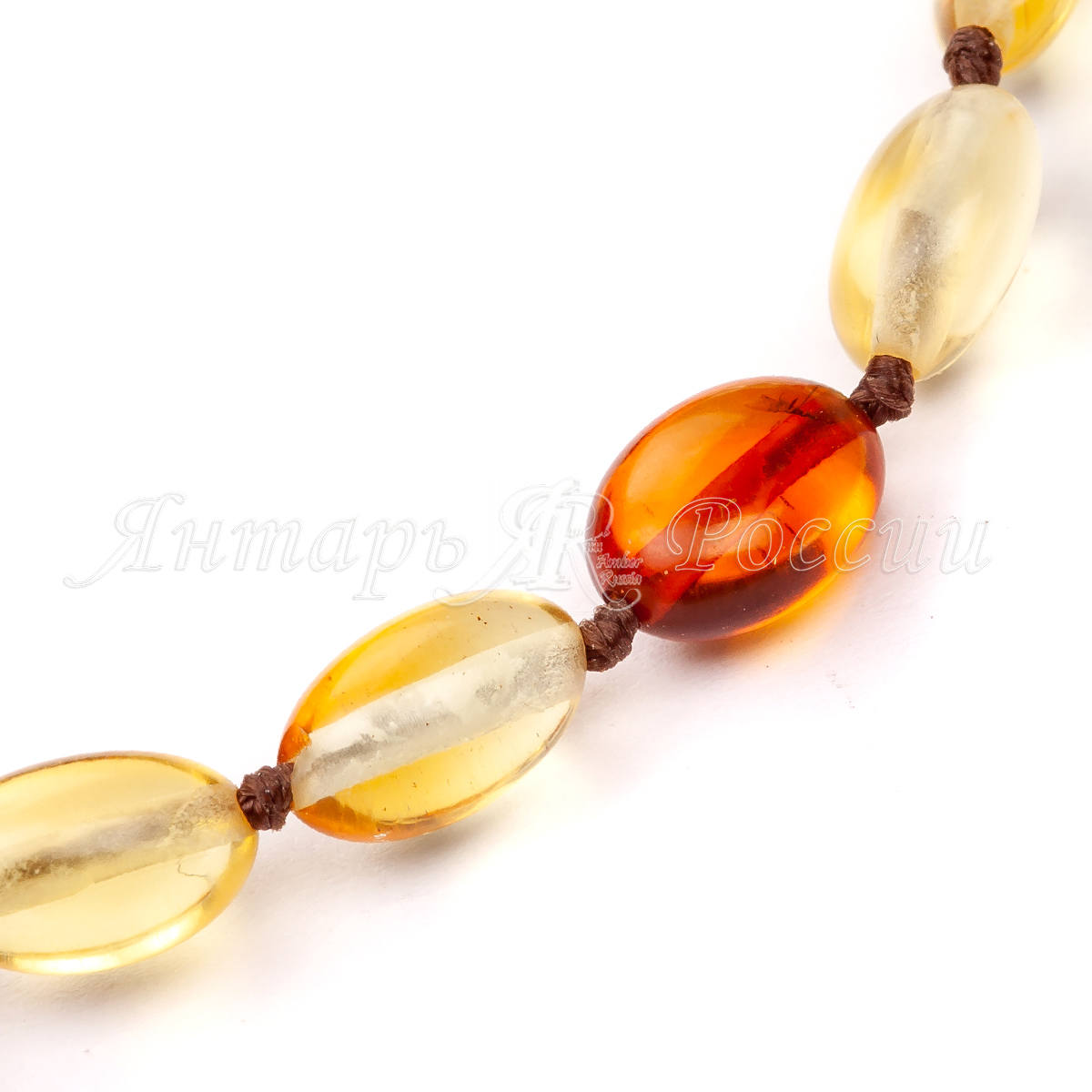 Браслет из янтаря детский на замке