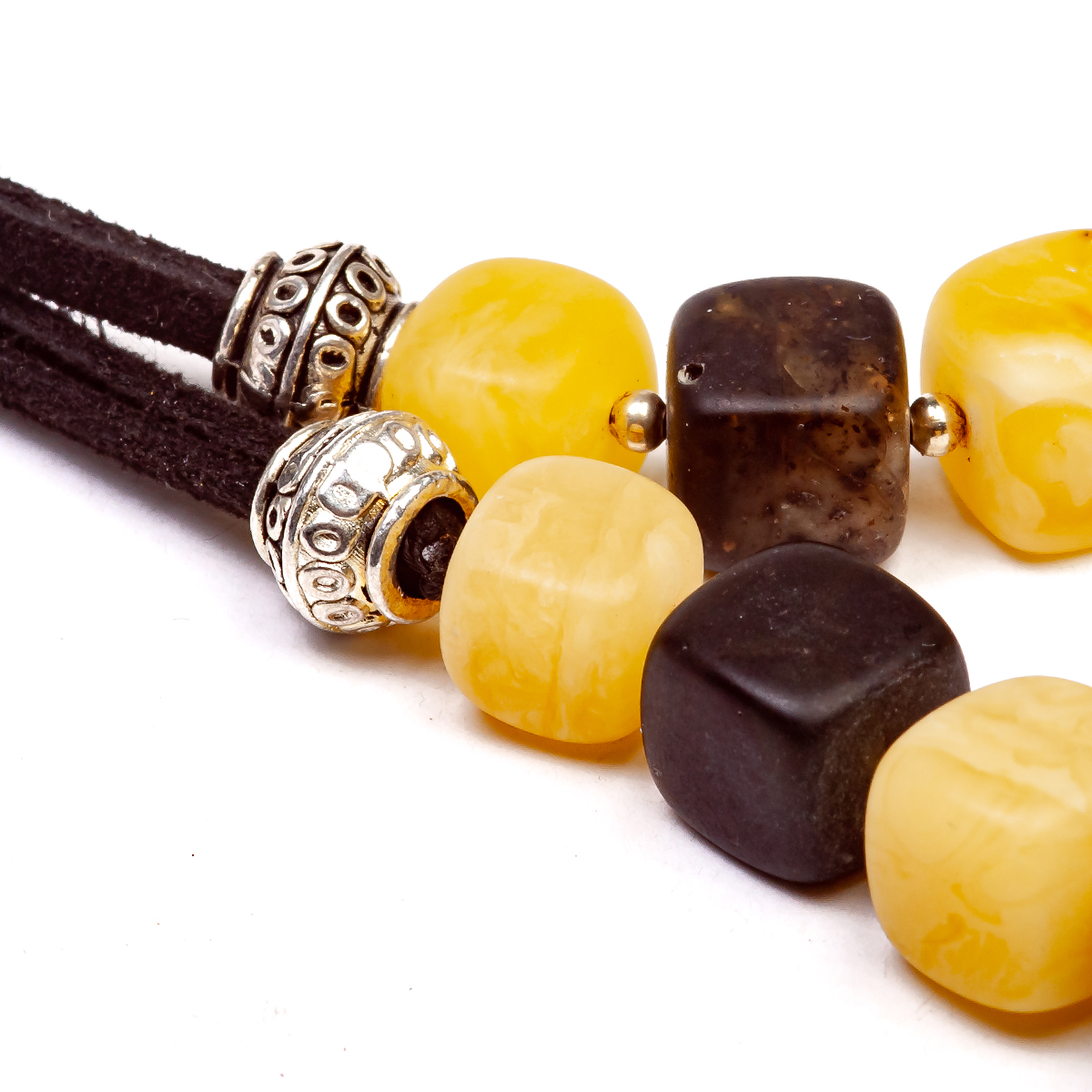 Колье из янтаря