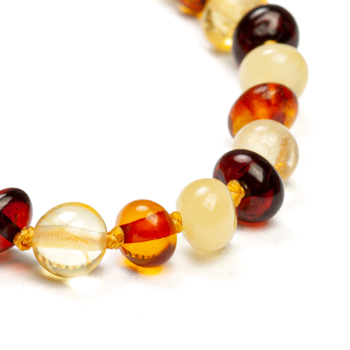 Браслет из янтаря детский на замке